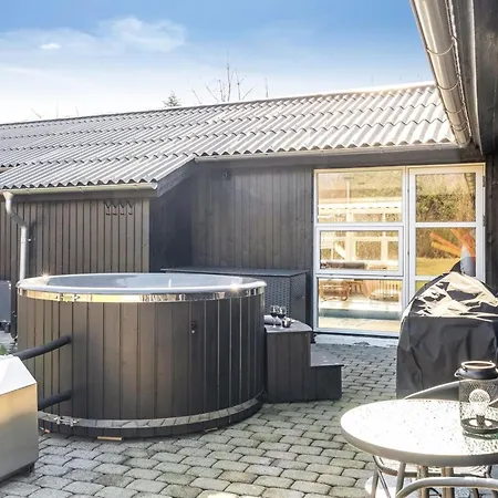 Karmen - 250m To The Fjord By Interhome بيت للعطل